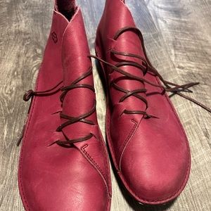 Magenta Loints of Holland Bergen size 42. Never wore and feet have grown